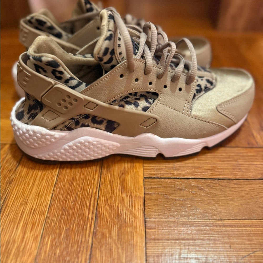 Nike Air Women’s Huarache Leopard Print Fashion Sneaker
